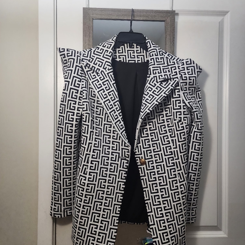 Black and White Geometric Patterned Jacket And Matching Midi Dress - Picture 3 of 6